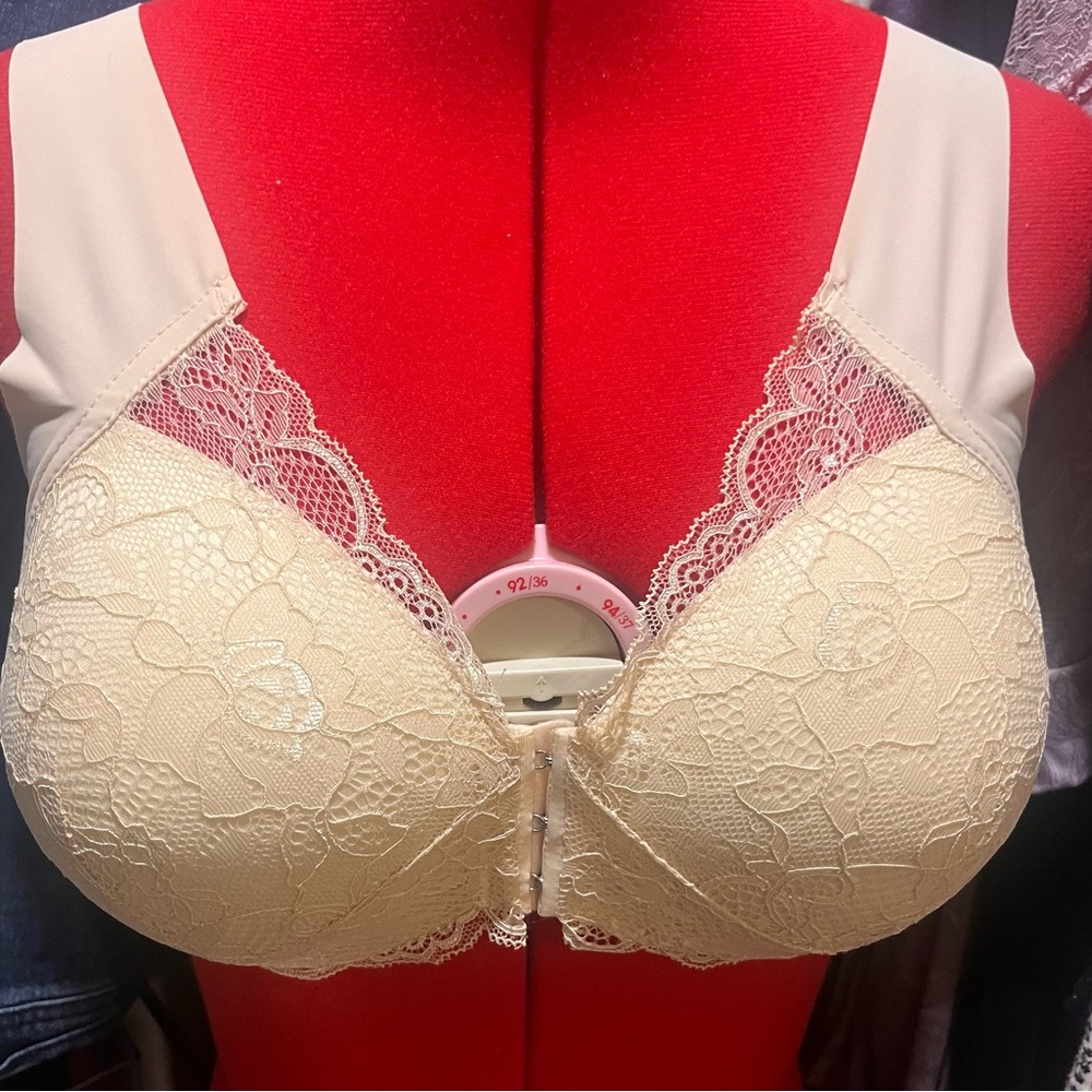 Women's Plus Size Front Fastening Lace Bra size 5XL (Beige) Brand New (Band=34”)